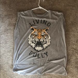 Mallory Ervin living fully graphic size medium